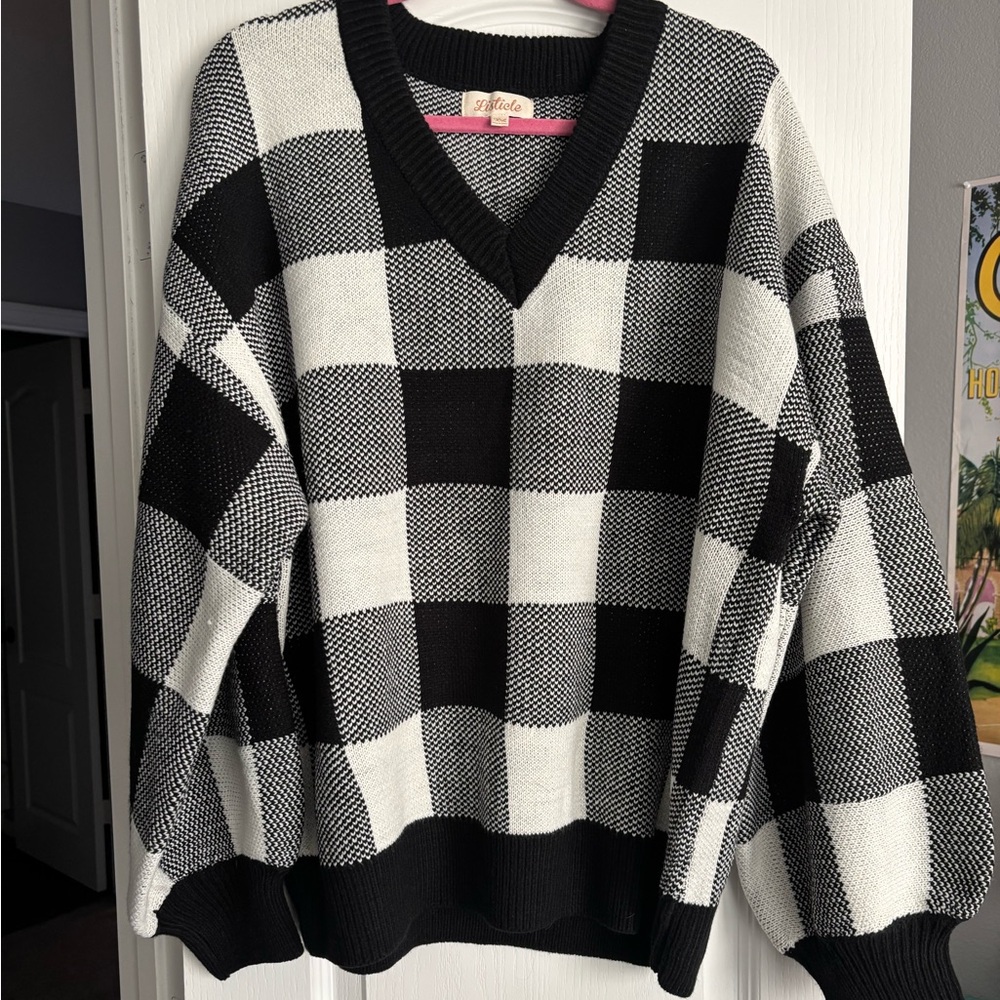 Listicle Monochrome Checkered Knit
